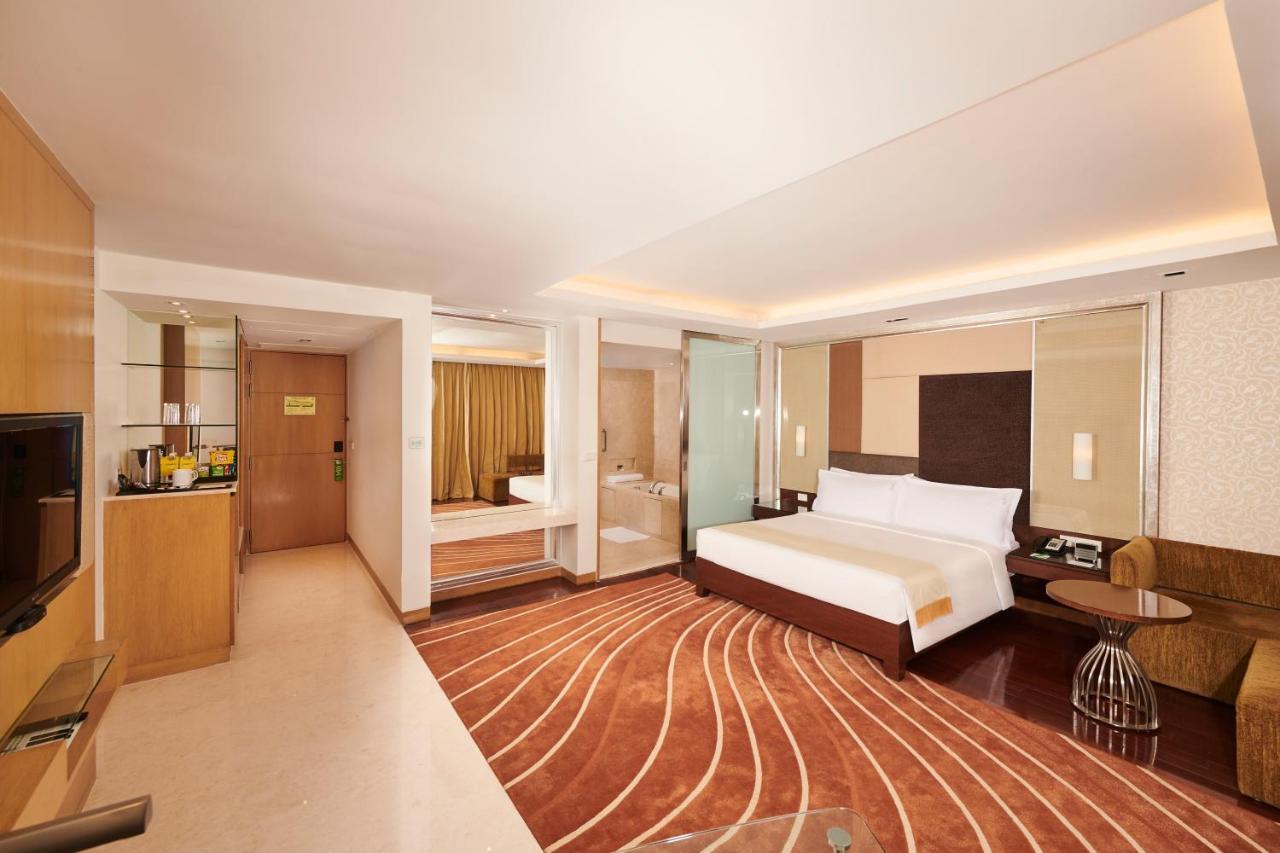 Holiday Inn Mumbai International Airport By Ihg Exterior foto Suite at the Taj Mahal Palace, Mumbai