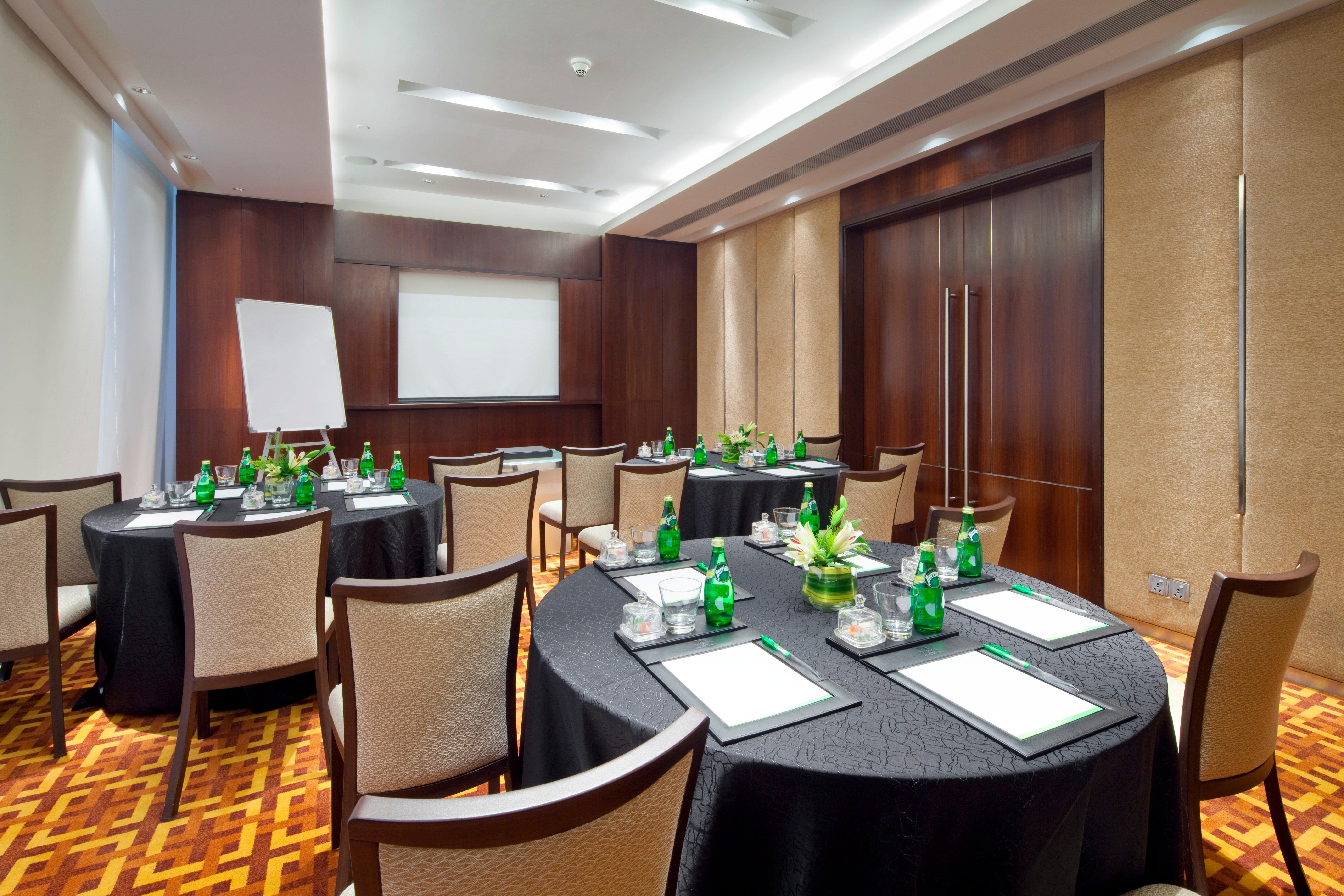 Holiday Inn Mumbai International Airport By Ihg Exterior foto Meeting room