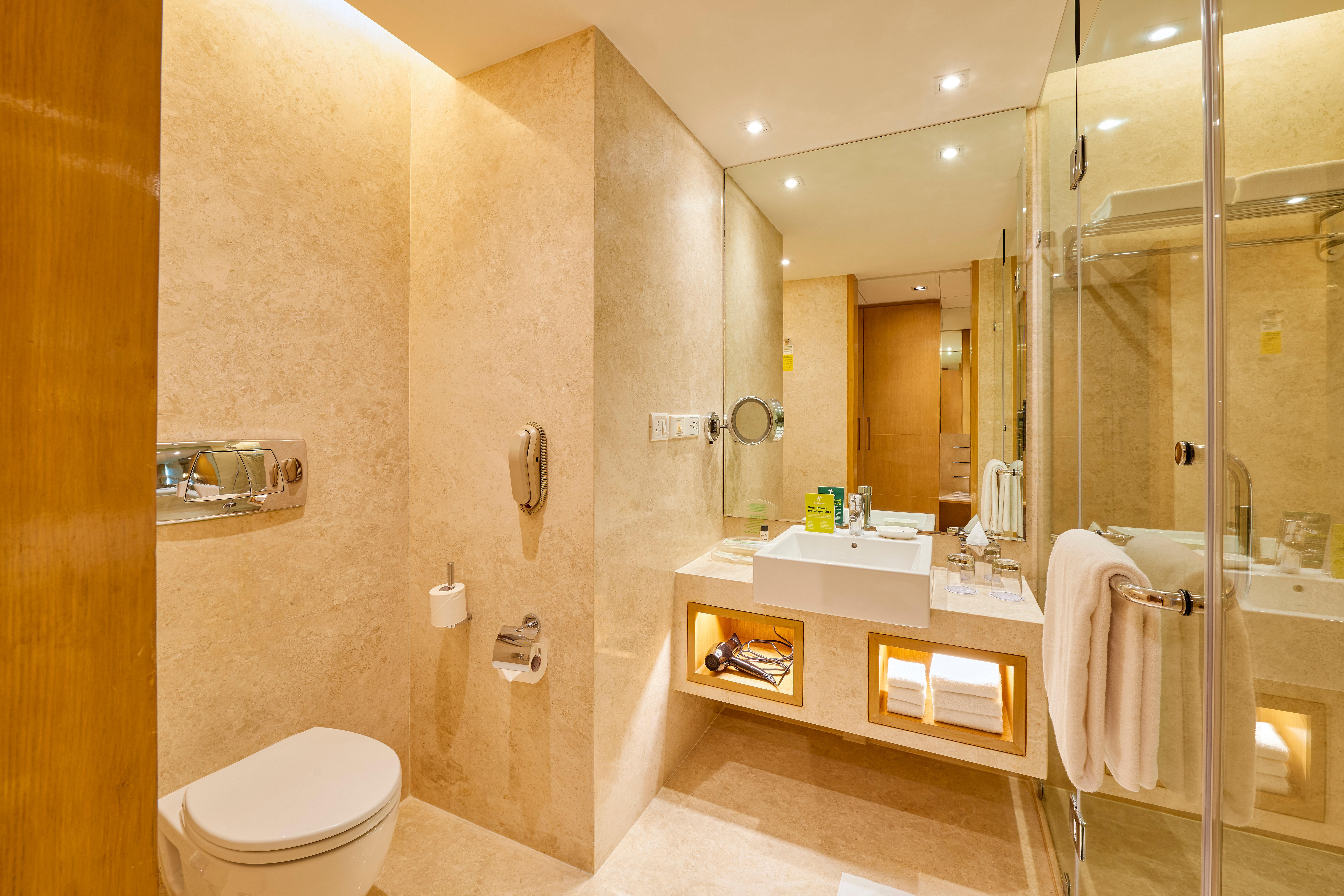 Holiday Inn Mumbai International Airport By Ihg Exterior foto Bathroom